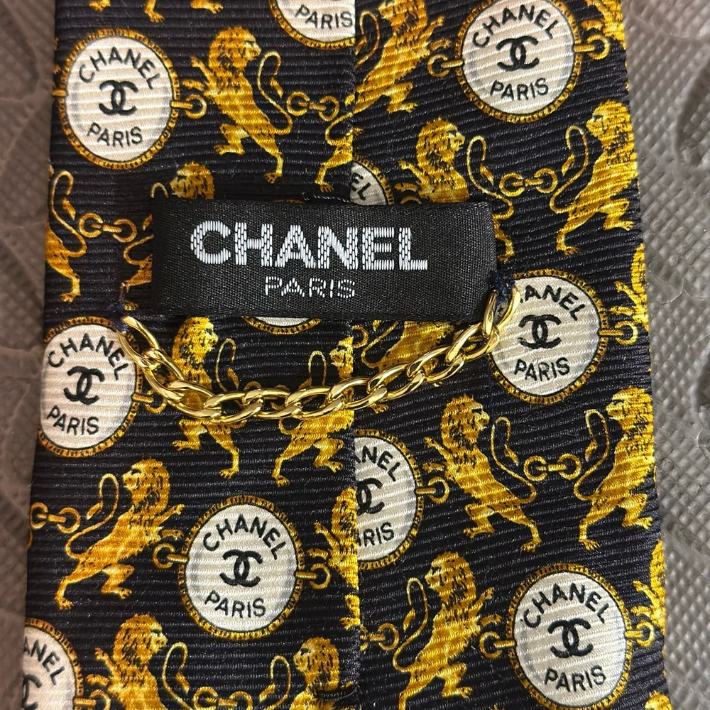 CHANEL Paris Men's Tie with Gold Lion and Logo Design (1990s vintage) EUC